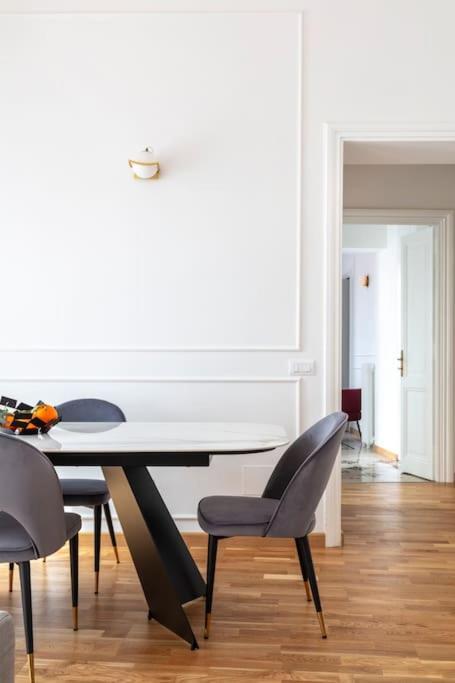 Sjr Luxury Apartment Trevi Fountain Рим Екстер'єр фото