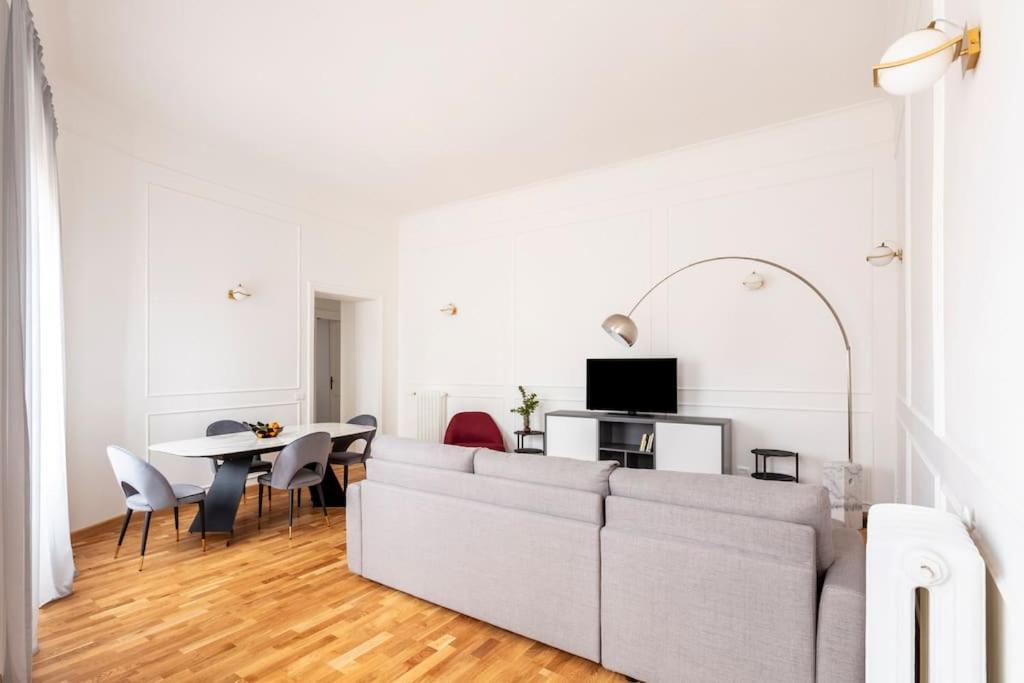 Sjr Luxury Apartment Trevi Fountain Рим Екстер'єр фото