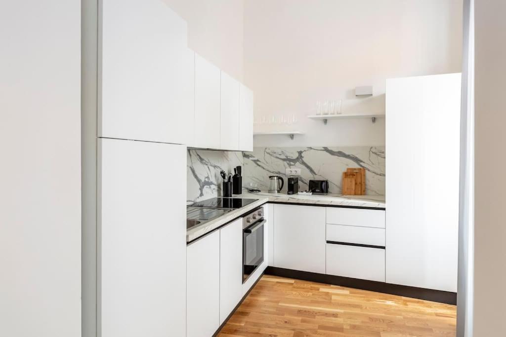 Sjr Luxury Apartment Trevi Fountain Рим Екстер'єр фото