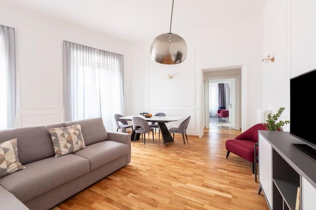 Sjr Luxury Apartment Trevi Fountain Рим Екстер'єр фото